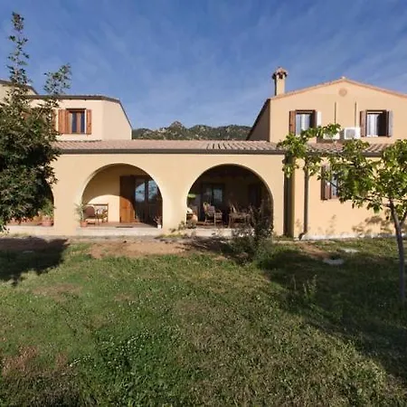 بيت ضيافة Terremesu Eco With Pool 6 10 Guests Near Costa Rei